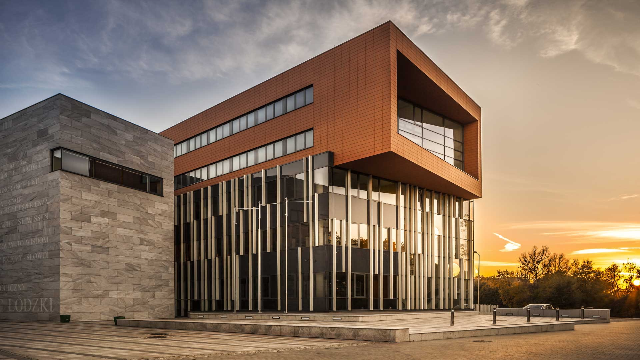 Universitas Łódź: Pusat Pendidikan, Riset, dan Budaya di Jantung Polandia